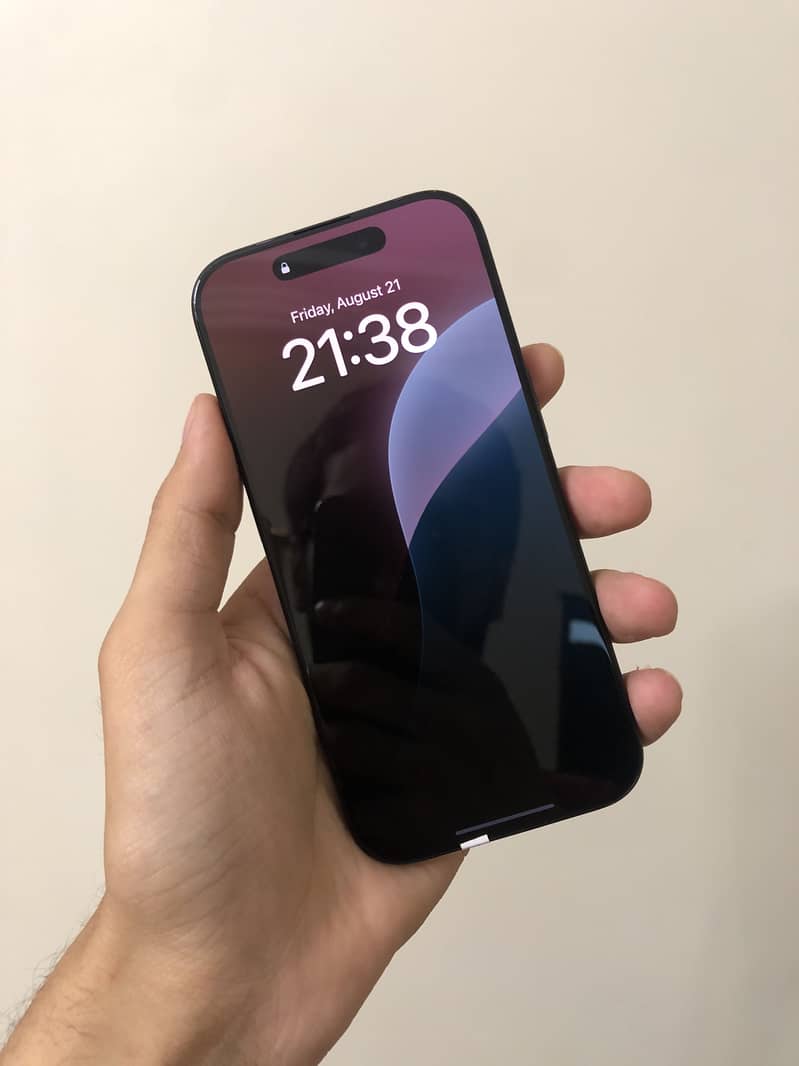Apple iPhone 16 Pro 8