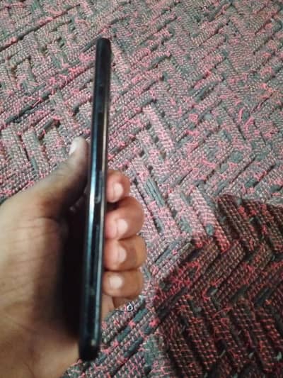 Samsung Mobile J8