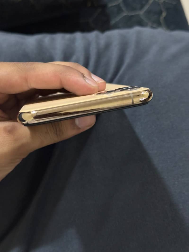 Apple iPhone 11 Pro Max 3