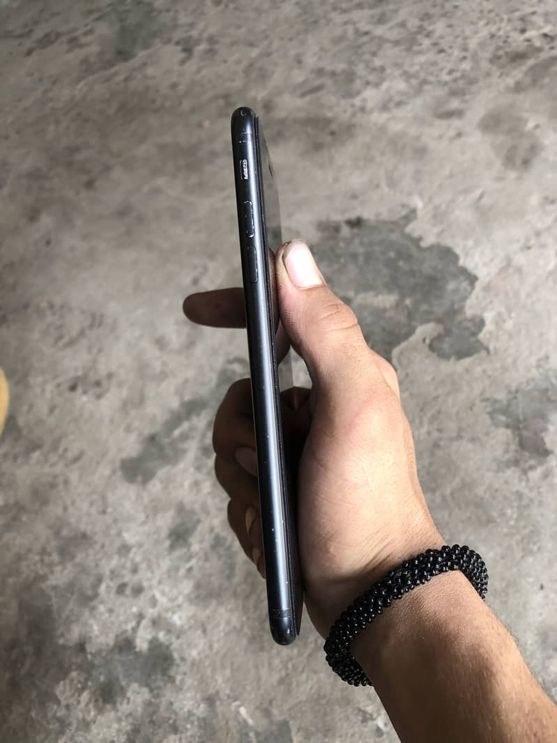 Apple iPhone 7 Plus 4
