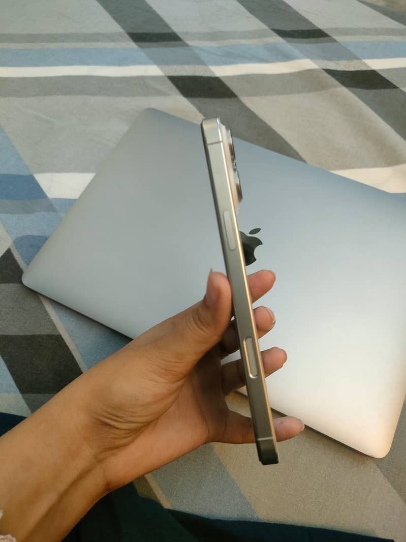 Apple iPhone 16 Pro Max 5