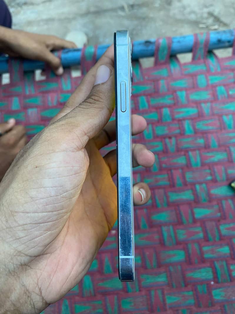 Apple iPhone 12 Pro 4
