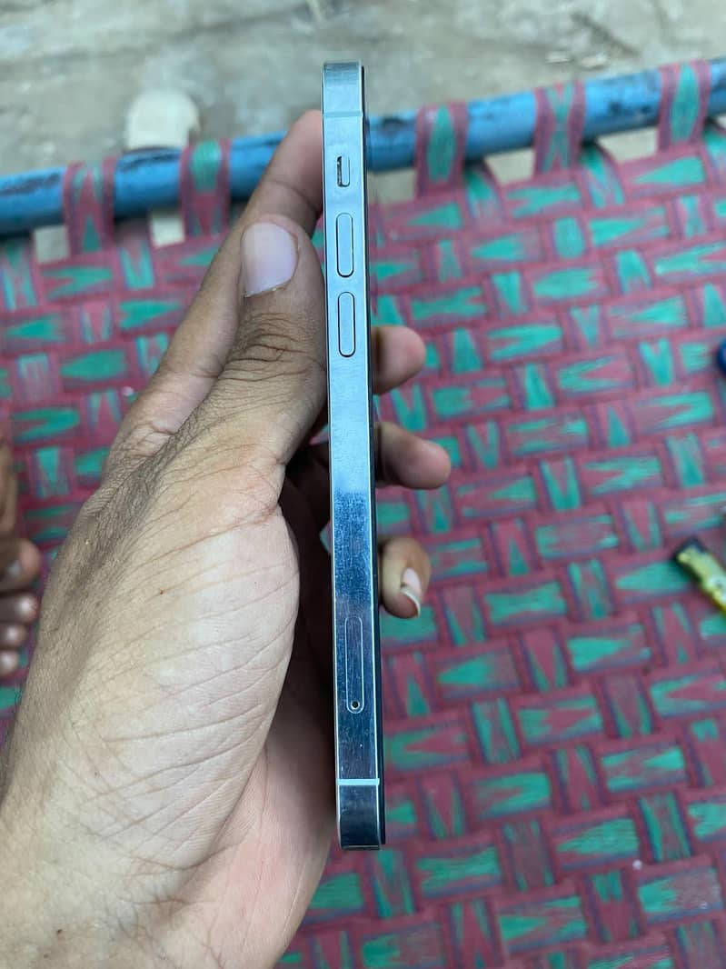 Apple iPhone 12 Pro 6