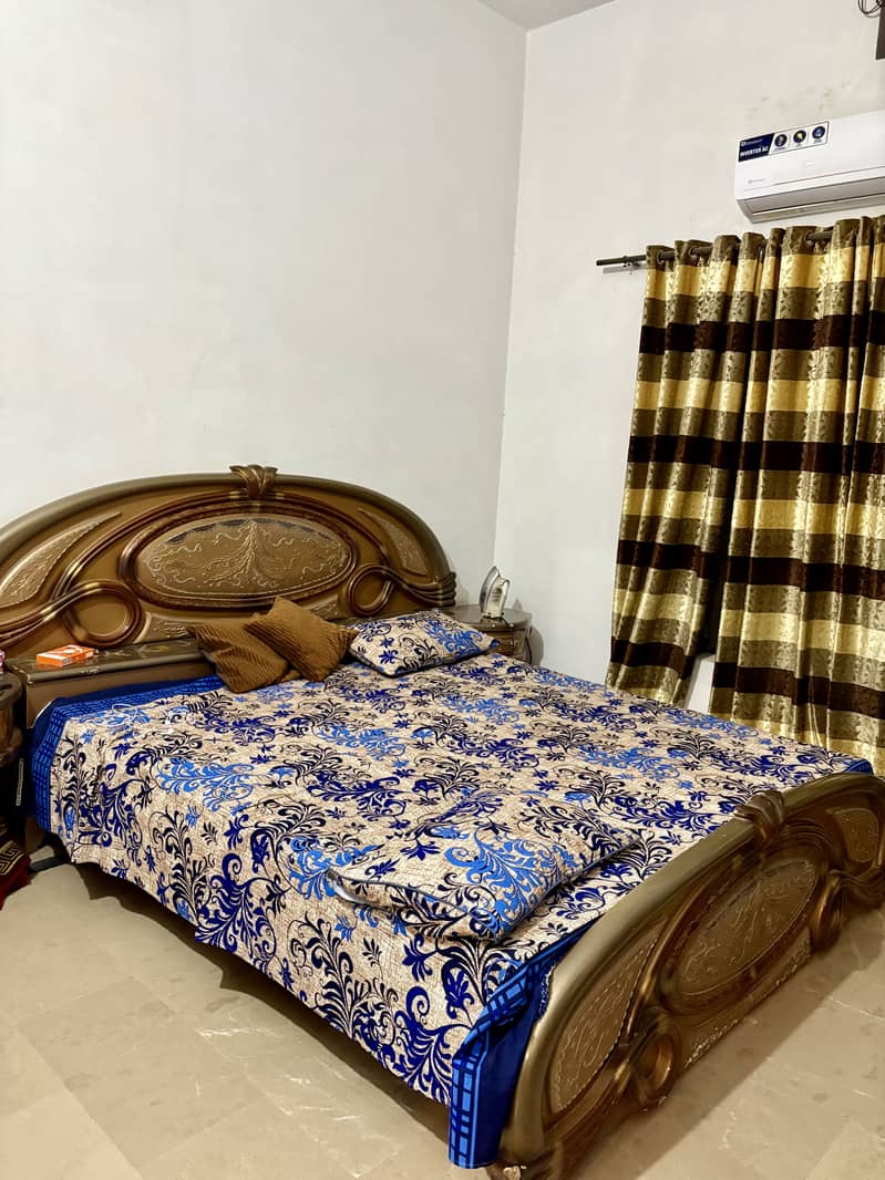 Bed and dressing table 2