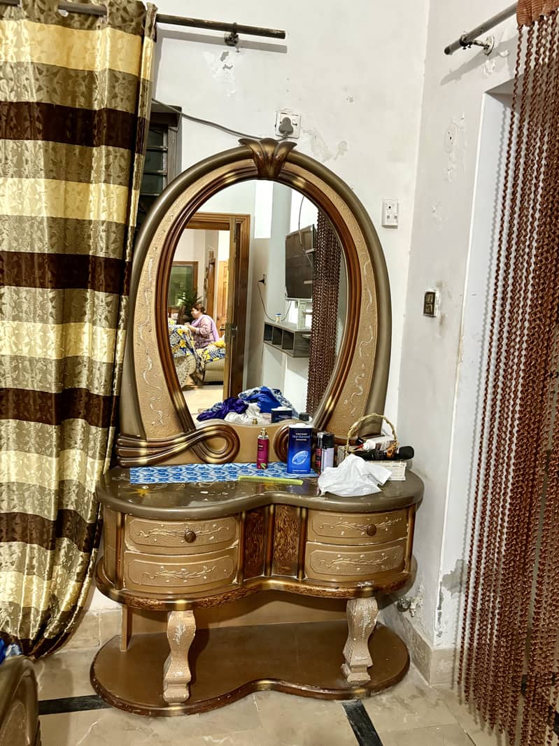 Bed and dressing table 3