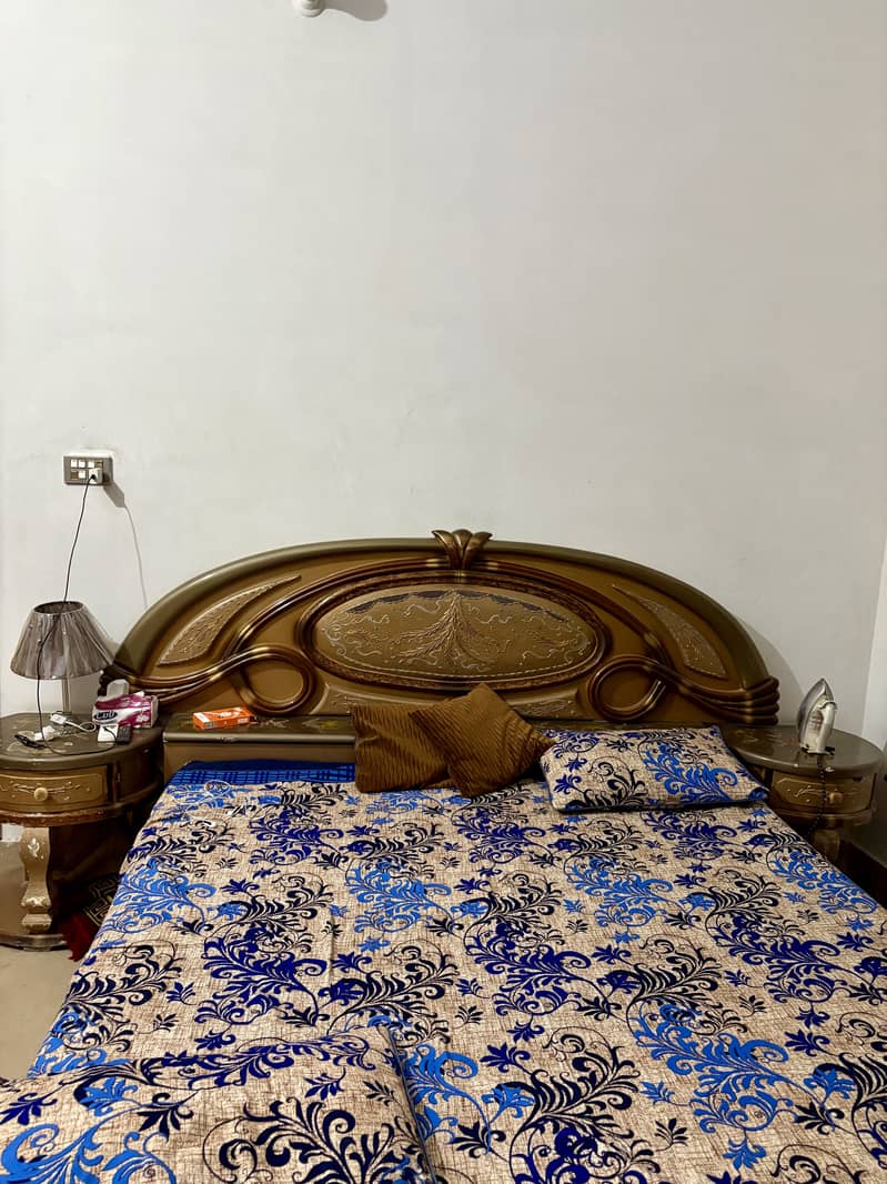 Bed and dressing table 4