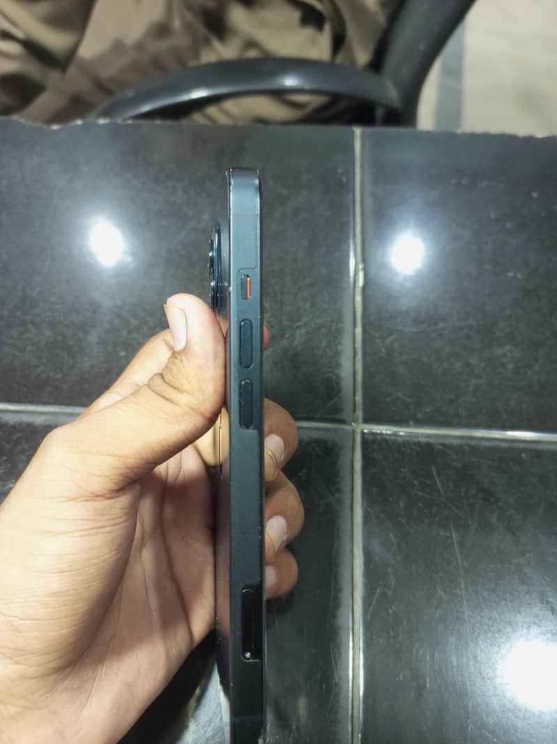Apple iPhone 13 1