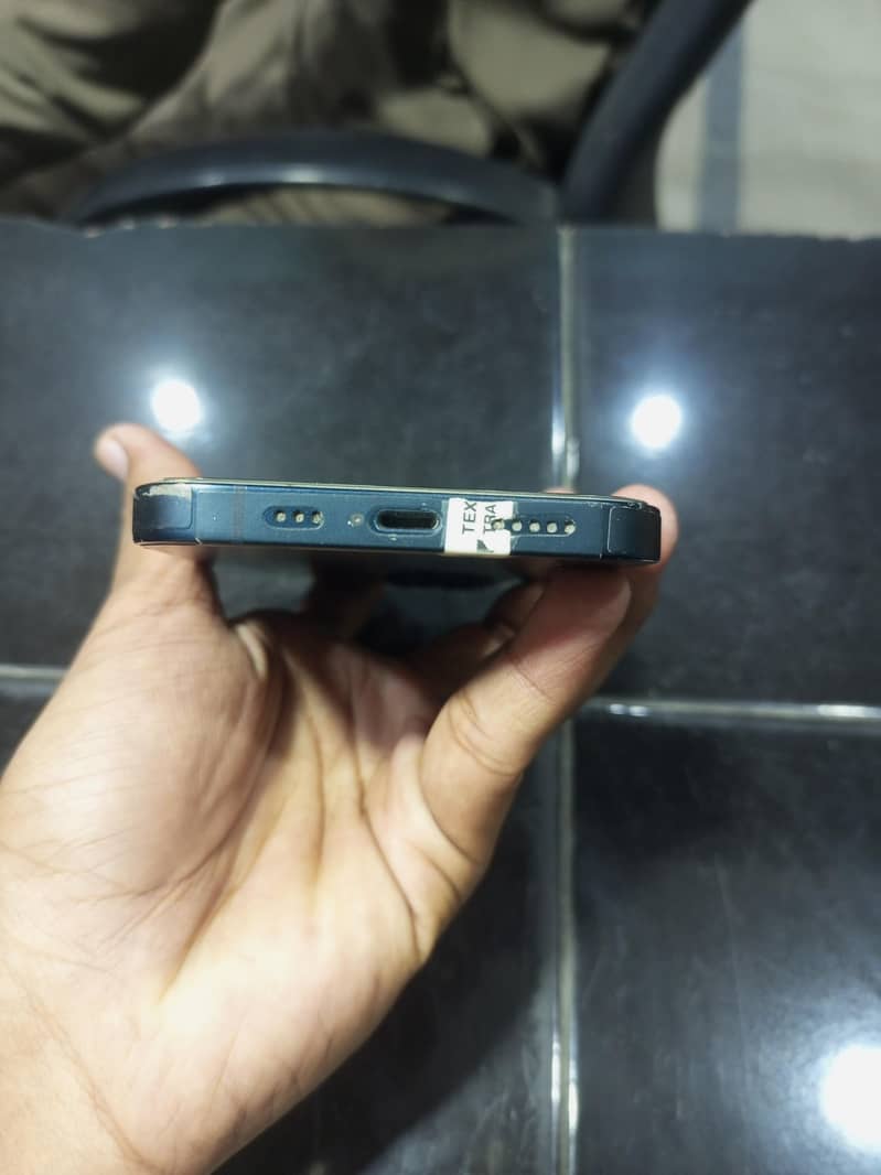 Apple iPhone 13 2