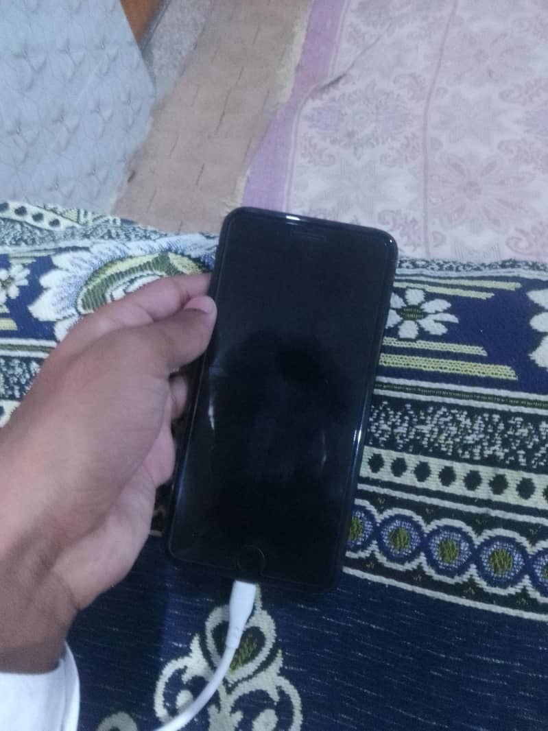 Apple iPhone 7 Plus 1