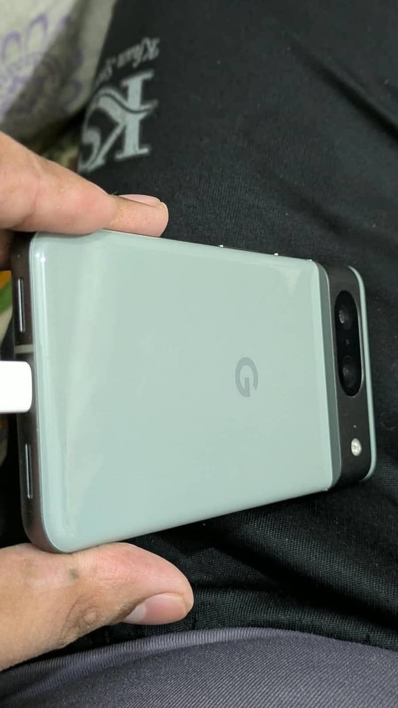 Google Pixel 8 4