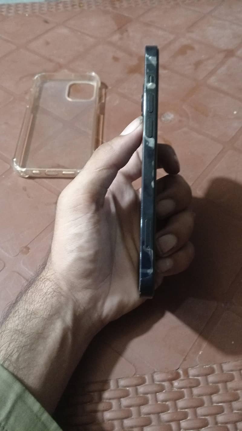 Apple iPhone 12 2