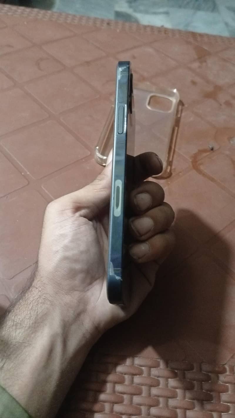 Apple iPhone 12 3