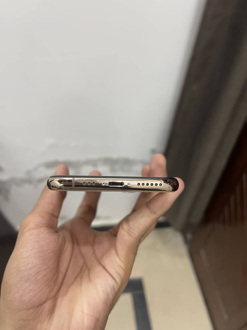 Apple iPhone XS 1