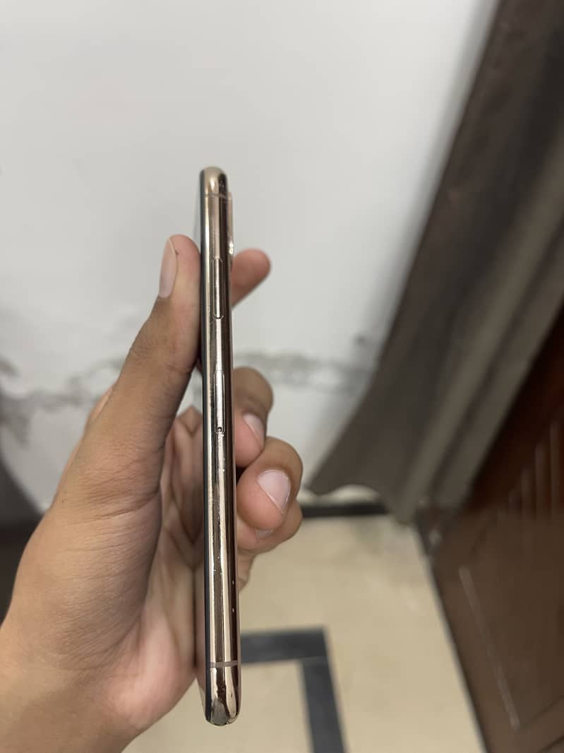 Apple iPhone XS 4