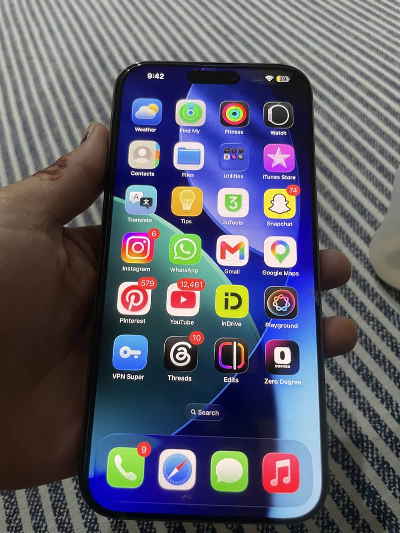 Apple iPhone 16 Pro Max 4