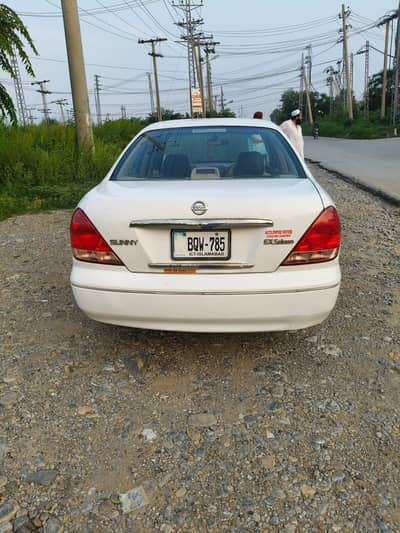 Nissan Sunny 2010