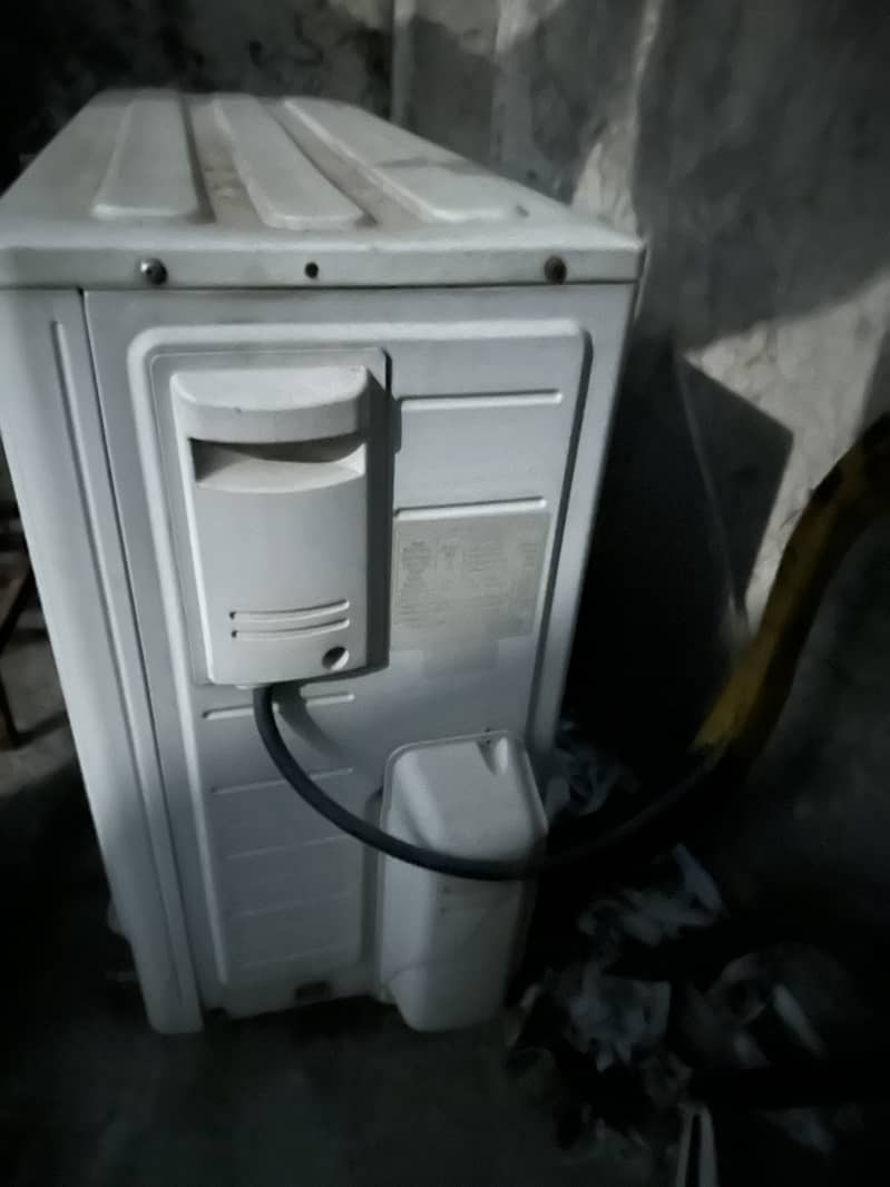 Gree Split Air Conditioner. 4