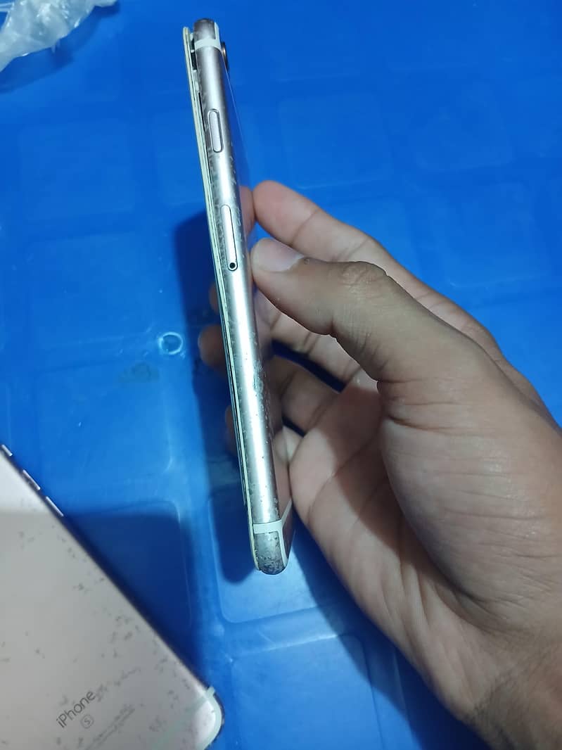 Apple iPhone 6S 4