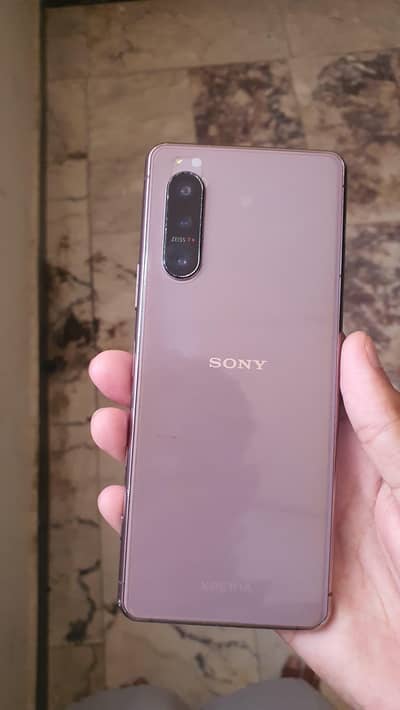 Sony 5 II Pta Official 128 mint condition lines in display