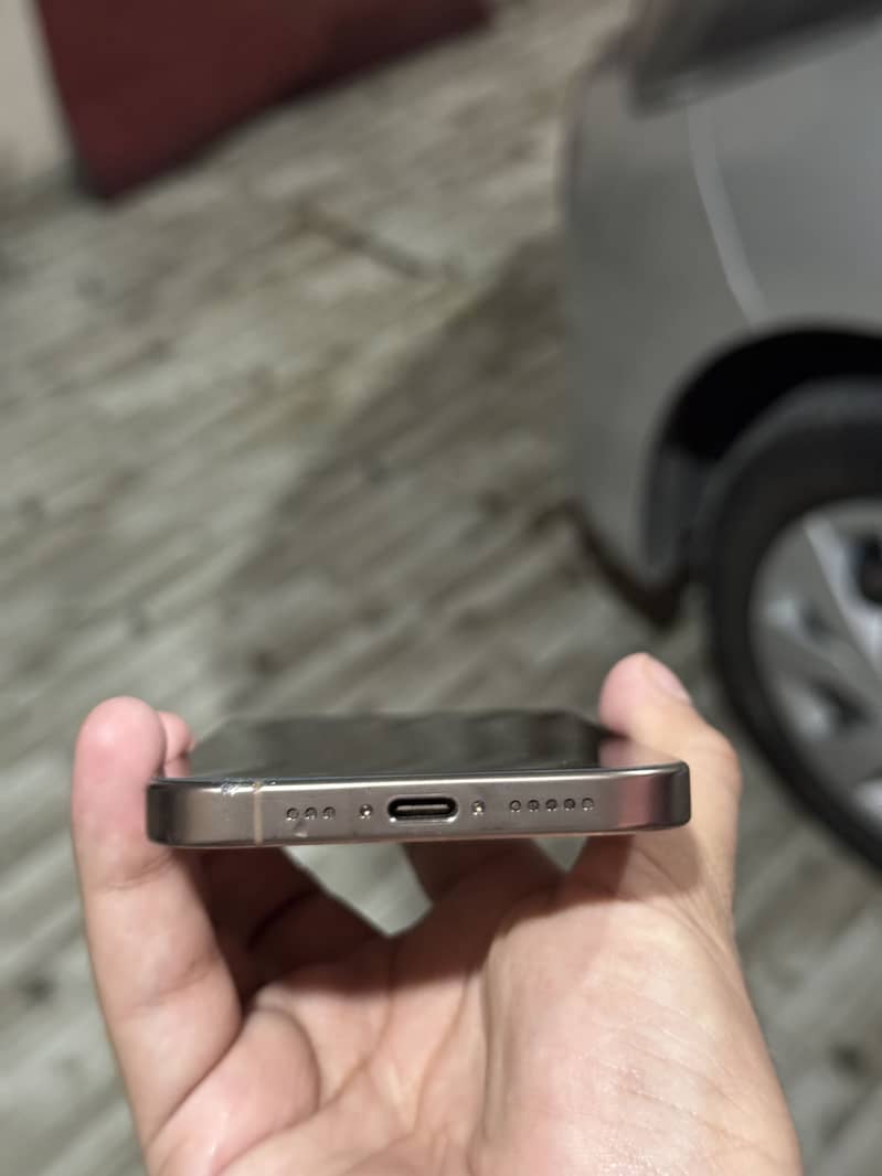 Apple iPhone 16 Pro 4