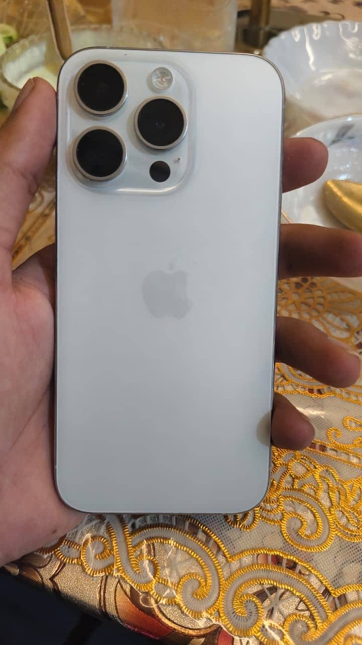 Apple iPhone 15 Pro 0