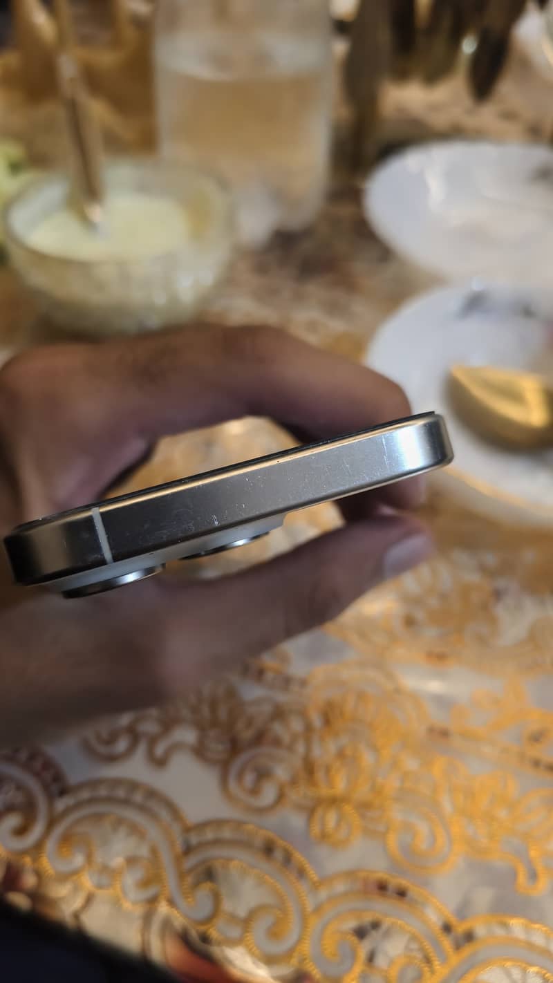 Apple iPhone 15 Pro 2