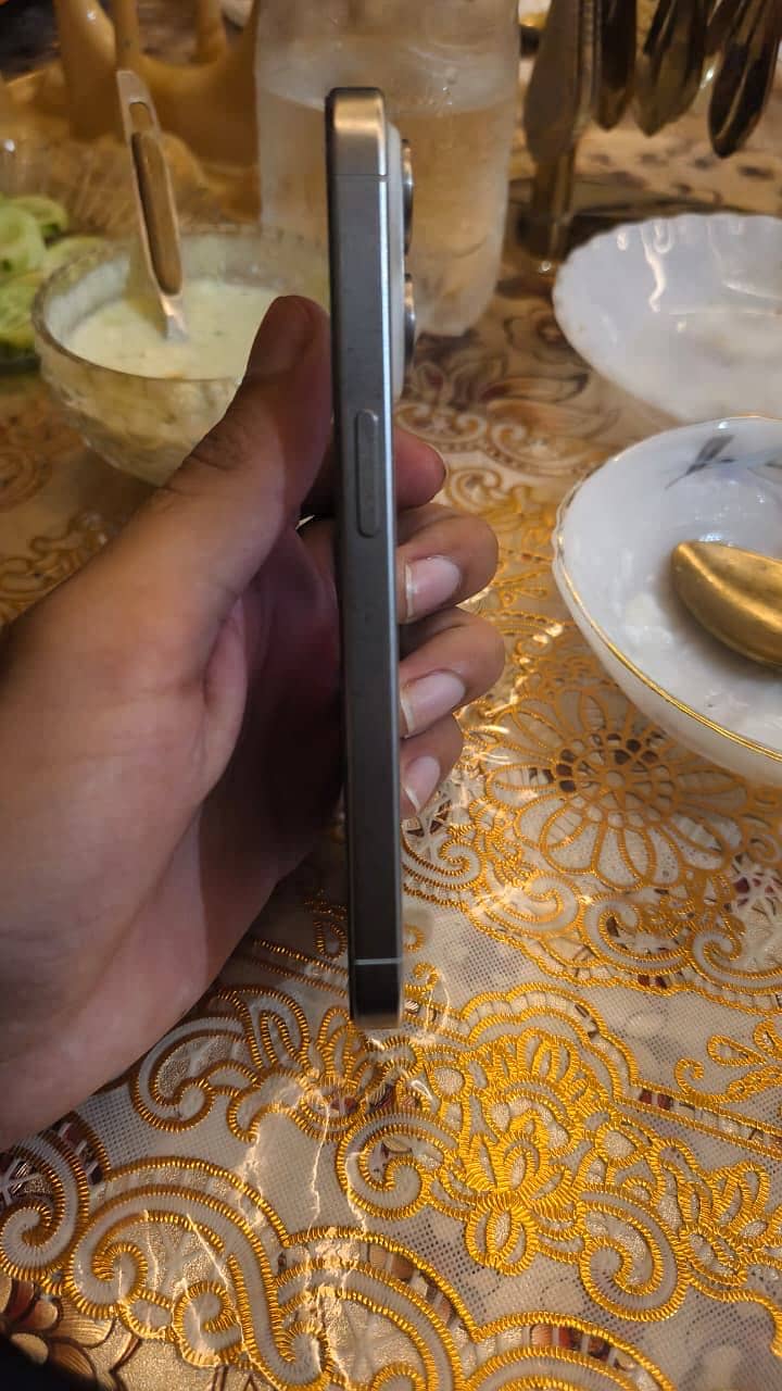 Apple iPhone 15 Pro 3