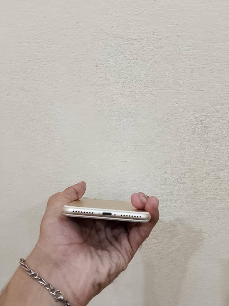 Apple iPhone 7 Plus 2