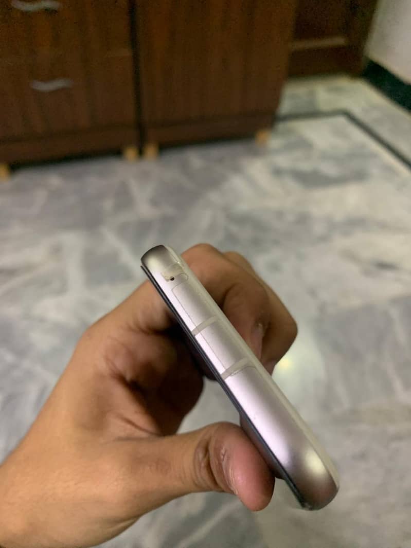 Google Pixel 8a 4
