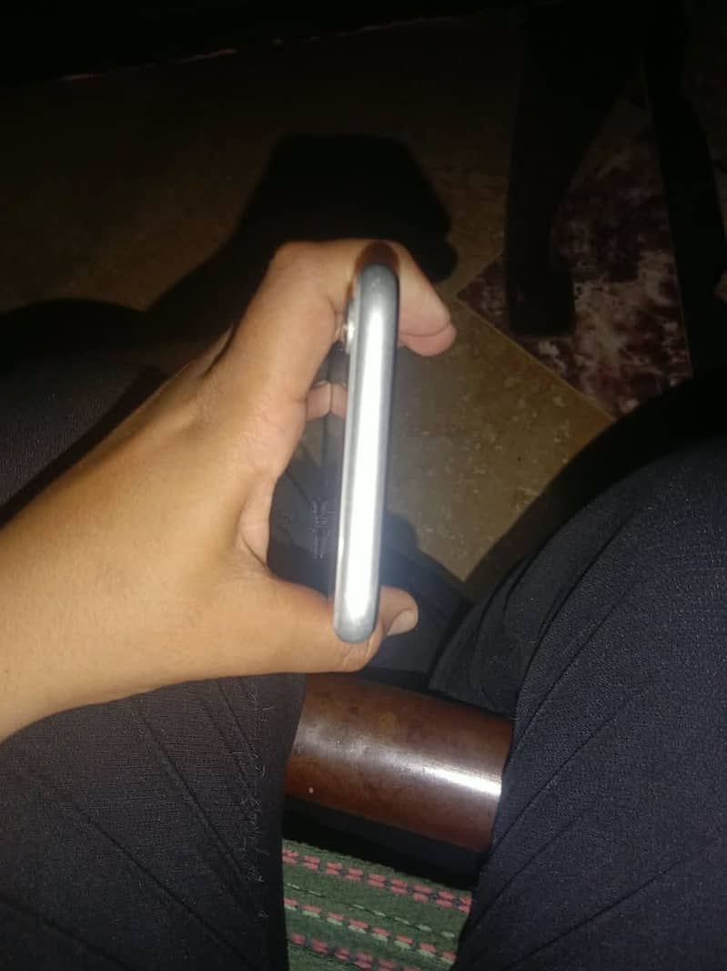 Apple iPhone XR 0