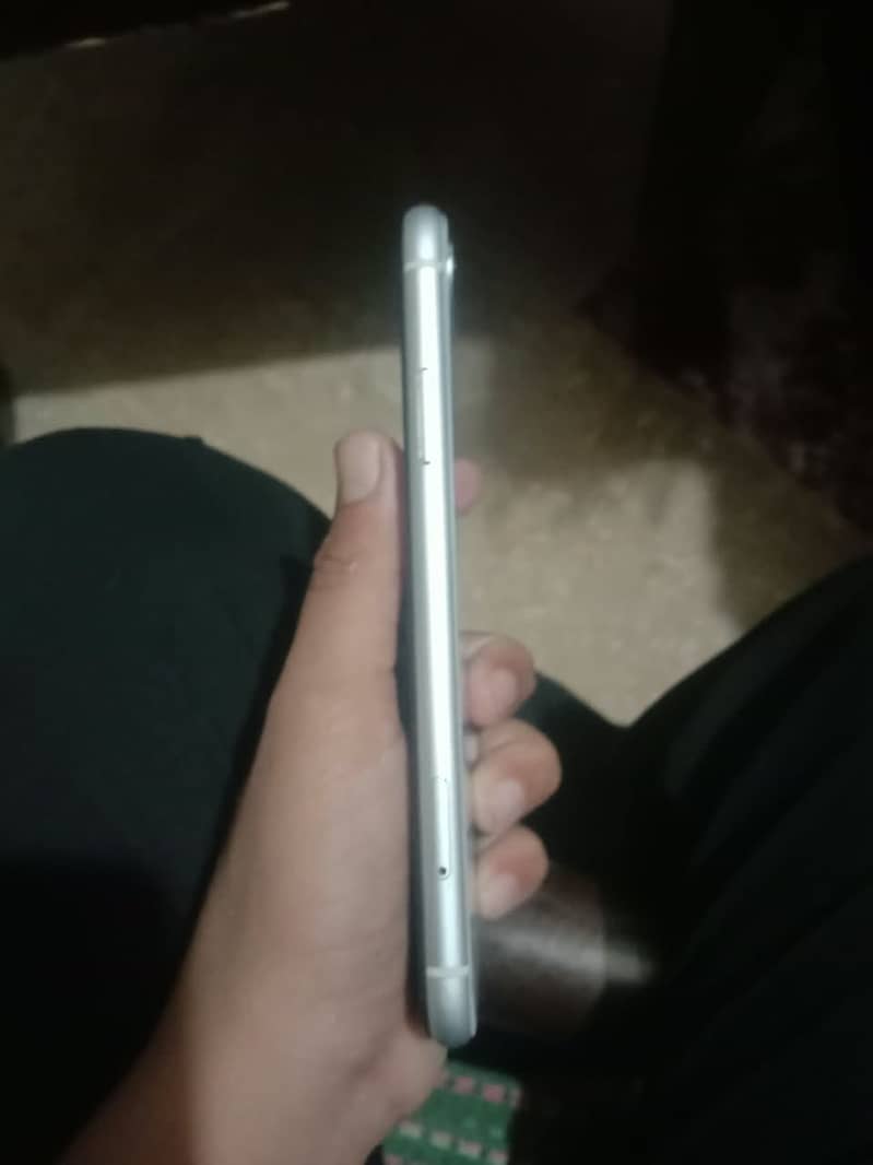 Apple iPhone XR 4
