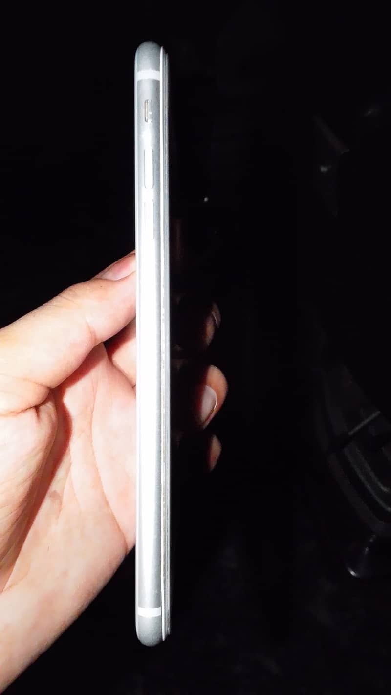 Apple iPhone 8 Plus 3