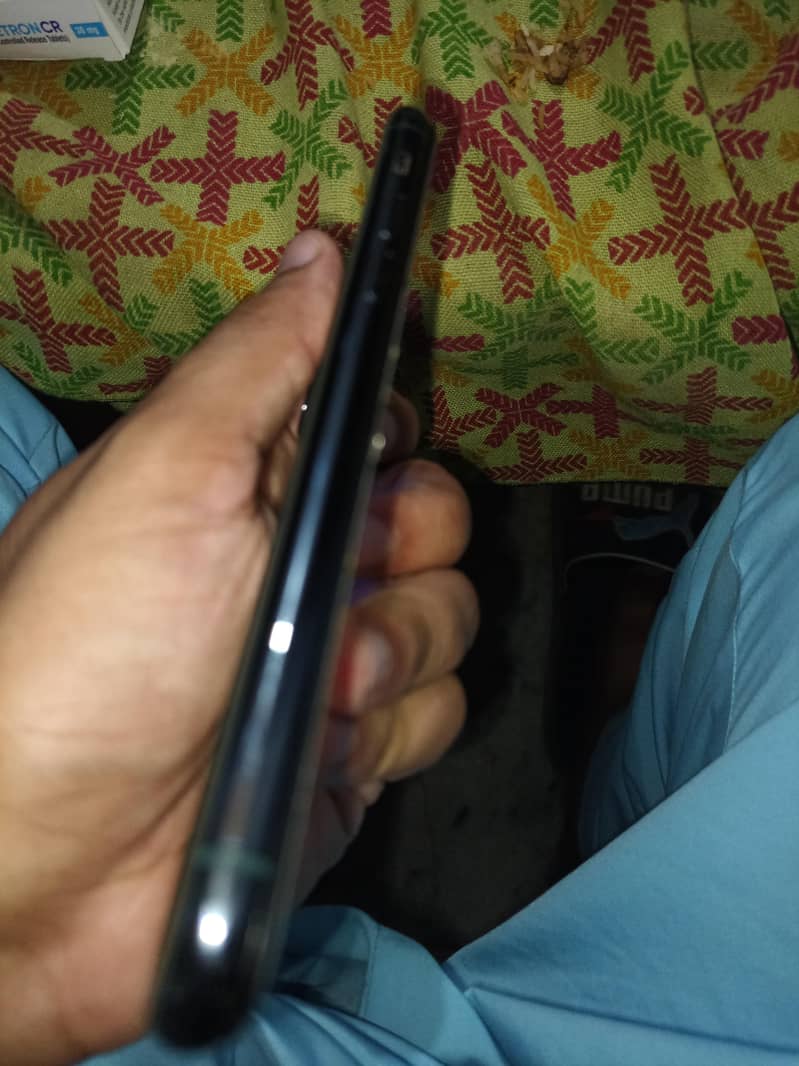 Apple iPhone 11 Pro 3