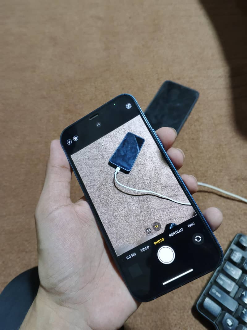 Apple iPhone 12 1