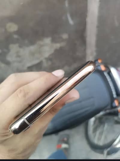 I phone 11pro with only box 256gb storage