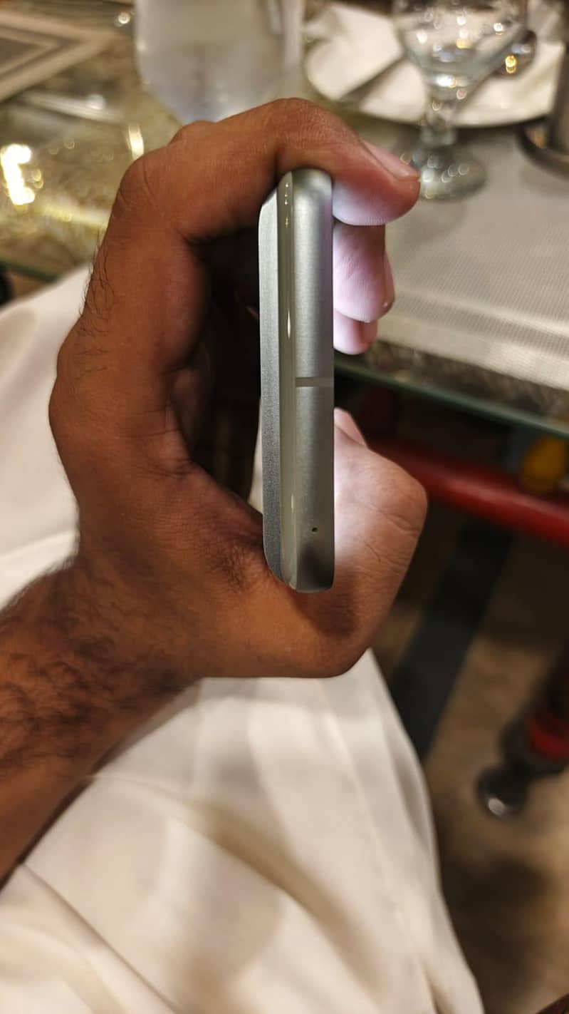Google Pixel 8 3