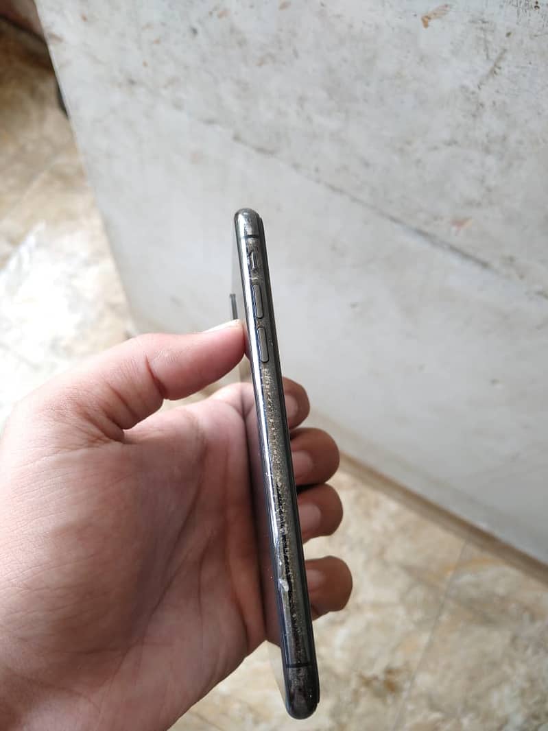 Apple iPhone X 3