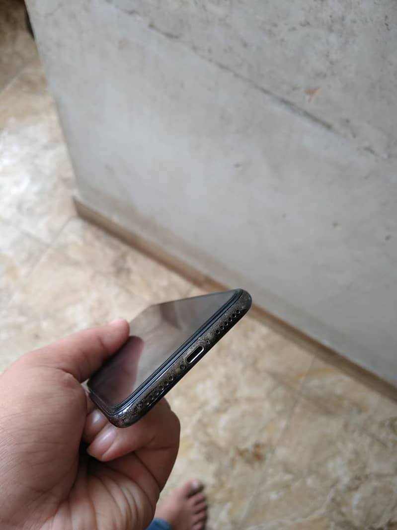 Apple iPhone X 4