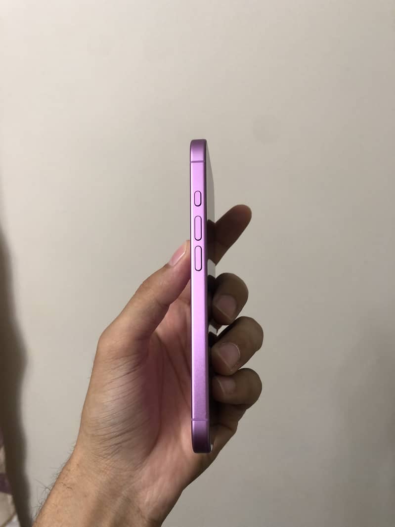 Apple iPhone 16 3