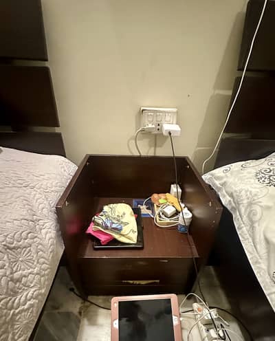 2 single beds + 2 bed side tables