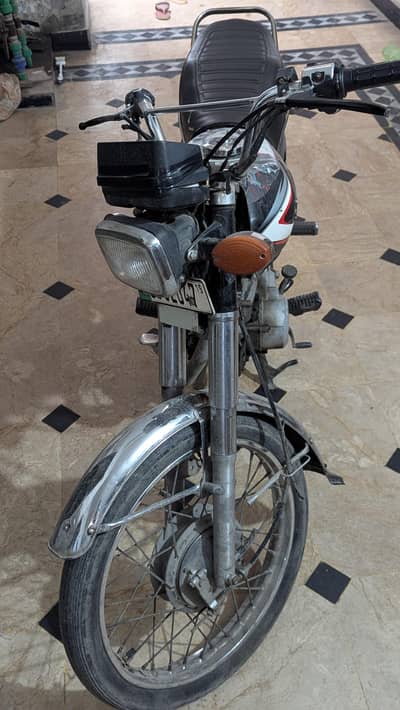 Honda 125,  model 2015 all documents clear and available