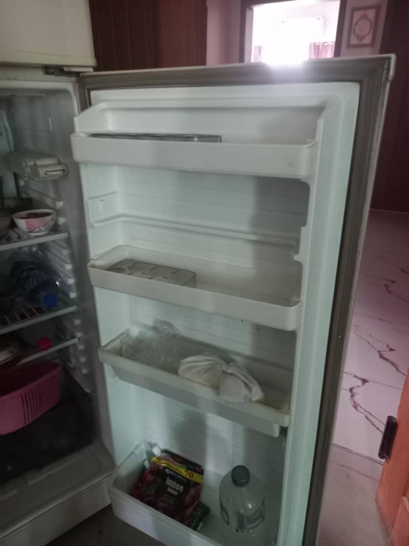 dawlance fridgeprice negotiable 3