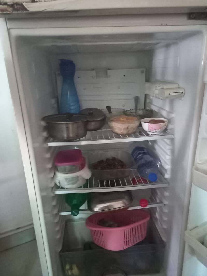 dawlance fridgeprice negotiable 4