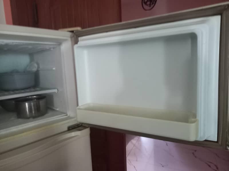 dawlance fridgeprice negotiable 5