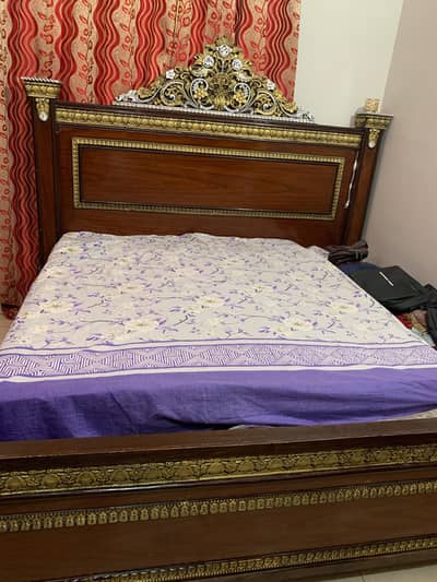 bed for sell king size with medium size mattress