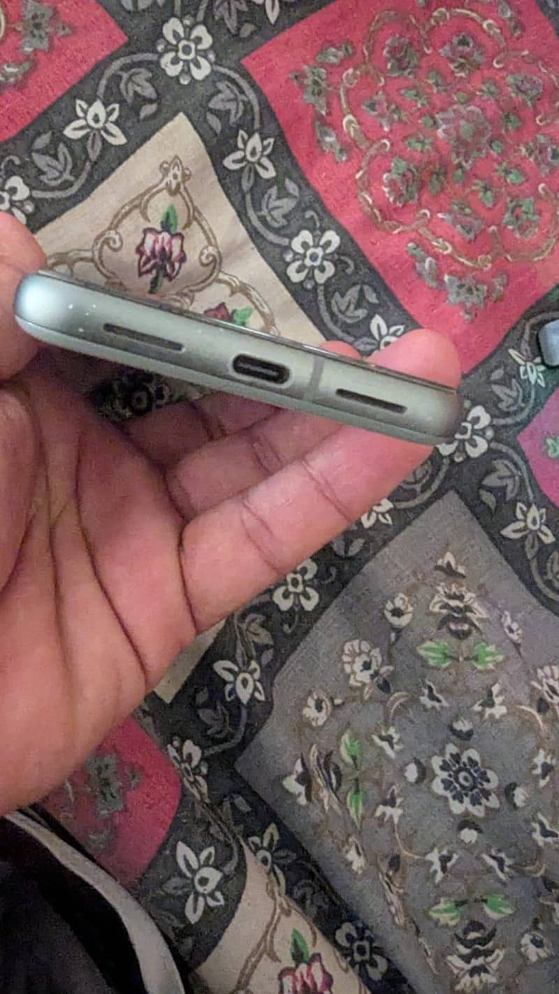 Google Pixel 8 4