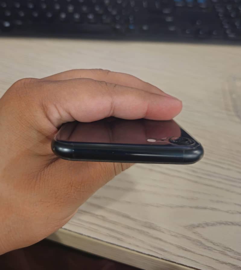 Apple iPhone SE 3rd Generation 3