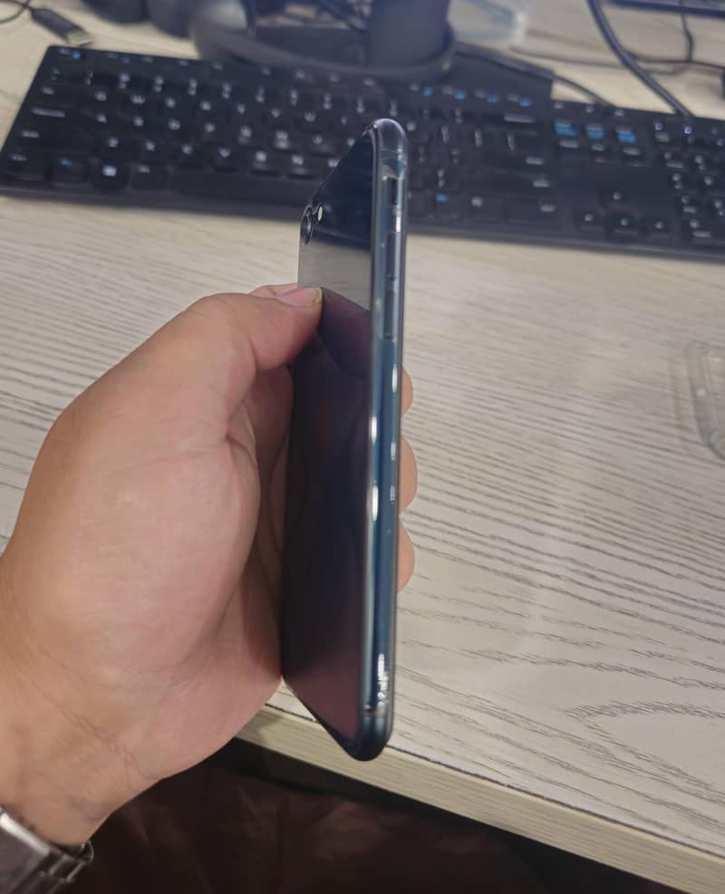 Apple iPhone SE 3rd Generation 6