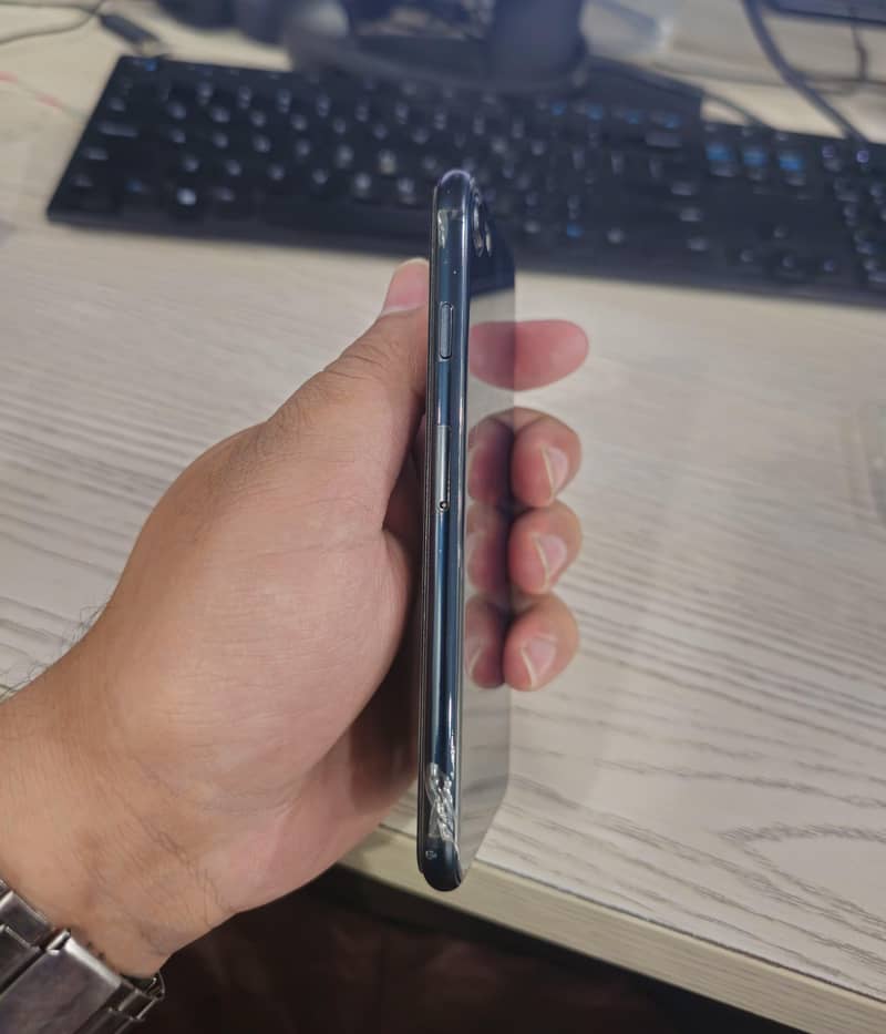 Apple iPhone SE 3rd Generation 7