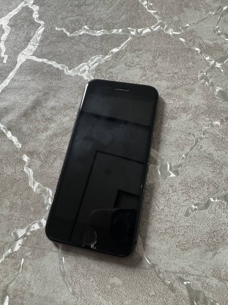 Apple iPhone 8 1